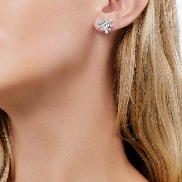 Náušnice Triple Pavé Butterfly Diamond Mini Stud — detail