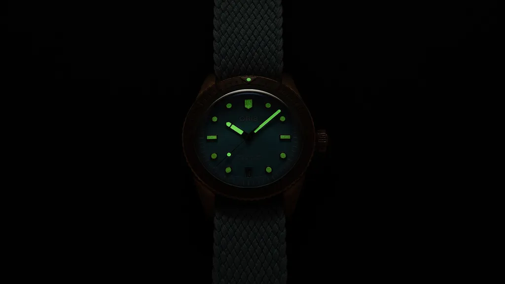 Divers Sixty-five — detail