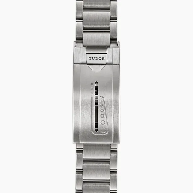 Pelagos 42mm — detail