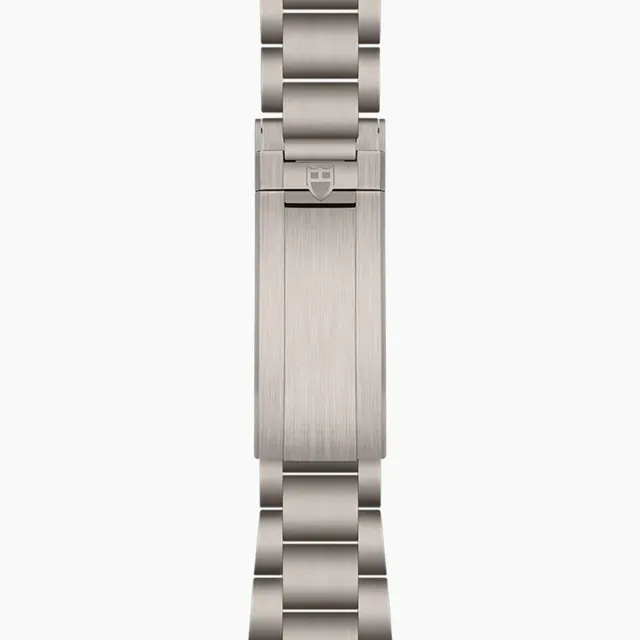 Pelagos Black 39 — detail