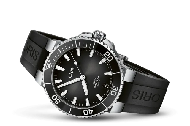 Aquis DATE Calibre 400 — detail