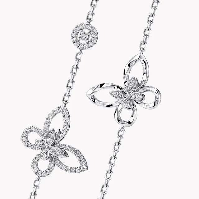 Dlouhý náhrdelník Butterfly Silhouette Diamond — detail
