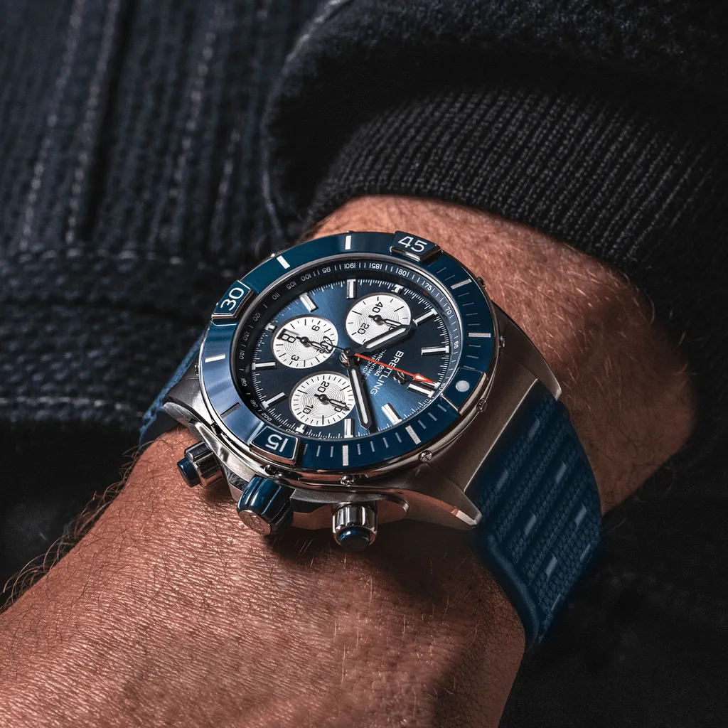Super Chronomat B01 44 — 5